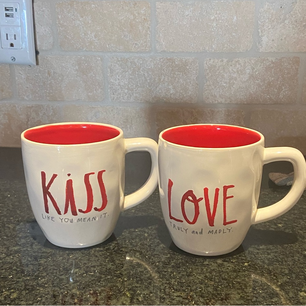 Rae Dunn Love Kiss Mug Set